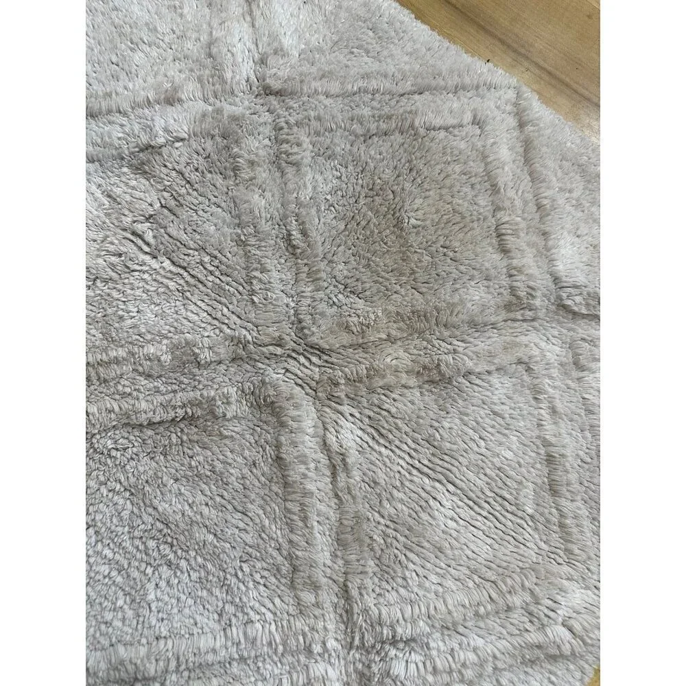 Plush Diamond Pattern Bath Mat